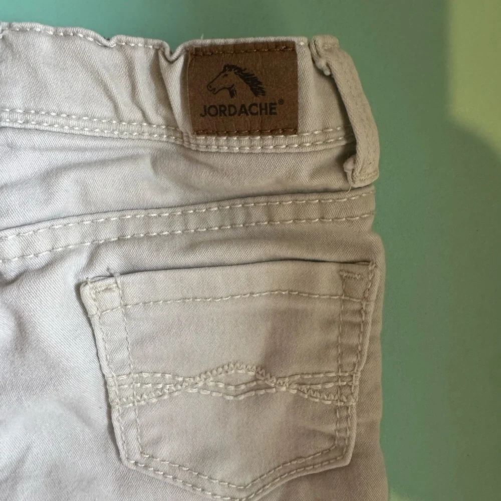 Size‎ 3Toddler Lot Of 4 - 1 Jeans, 1 Sweater, 1 Sweatshirt, 1 Socks